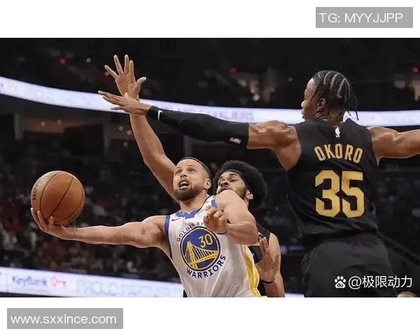 2016年NBA季后赛勇士与雷霆第六场激战回顾与精彩瞬间分析