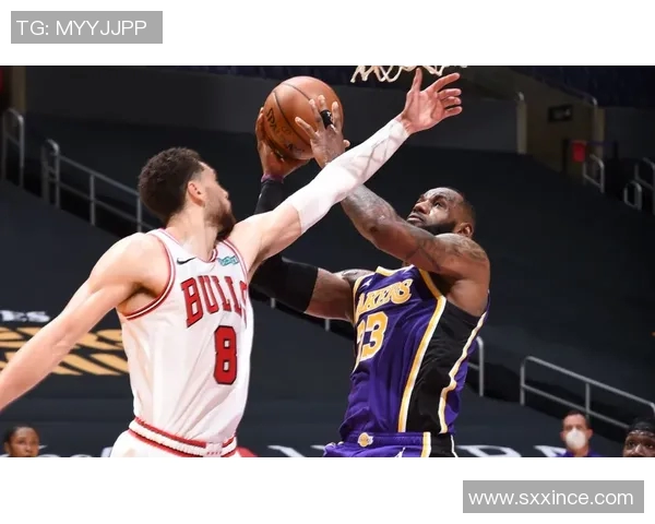 2015年雷霆与勇士激战回顾精彩比分与赛况分析