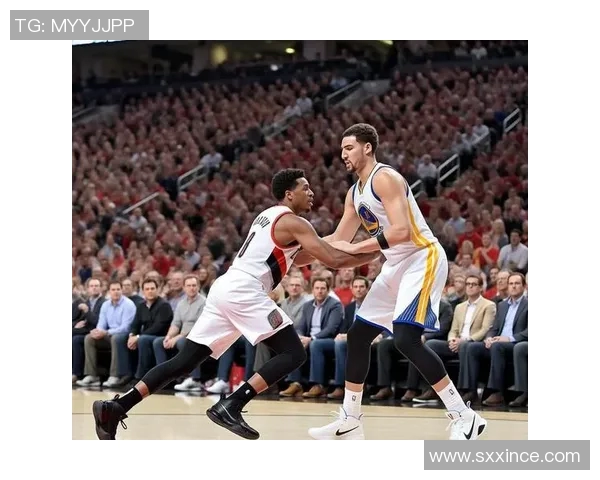 勇士与开拓者季前赛精彩对决展现新赛季球队实力与战术布局